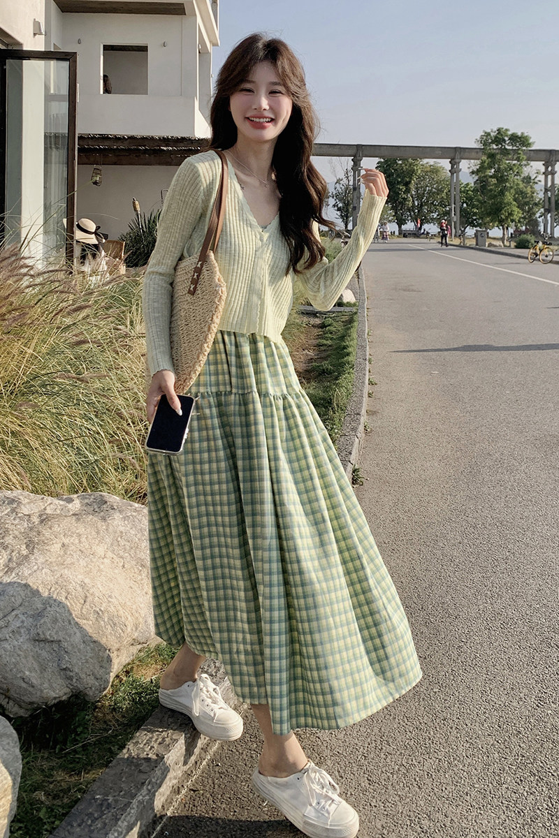 绿色甜妹绝美针织开衫格子吊带长裙女夏新款森系别致两件套连衣裙,女装连衣裙,2C166