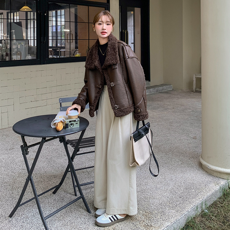 咖色皮衣短外套女2025年冬季新款加厚加绒羊羔毛美式皮毛一体上衣,女装派克服,2D044