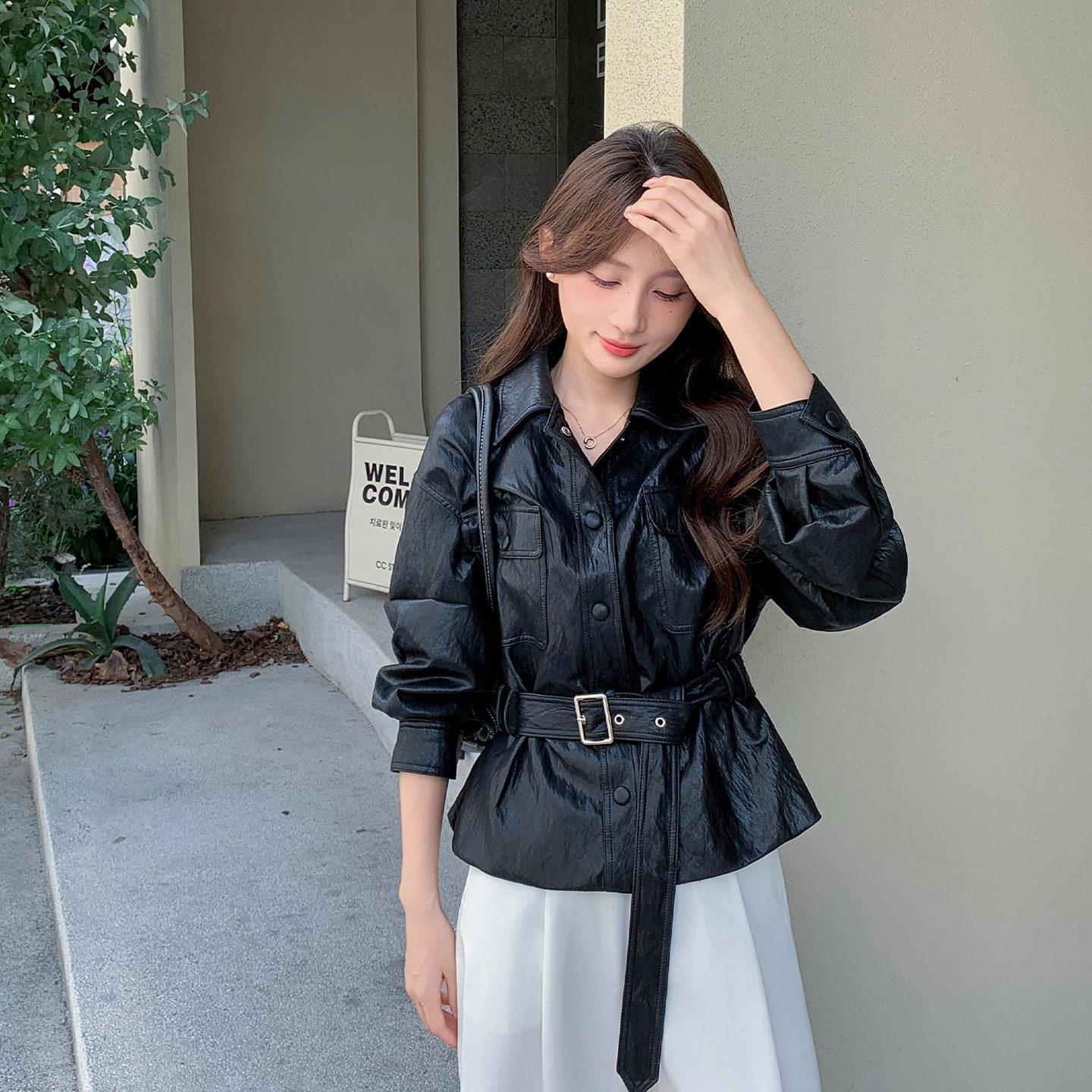 港风复古黑色翻领收腰皮衣外套女春秋2025新款小个子PU夹克巨好看,女装短外套,2C091
