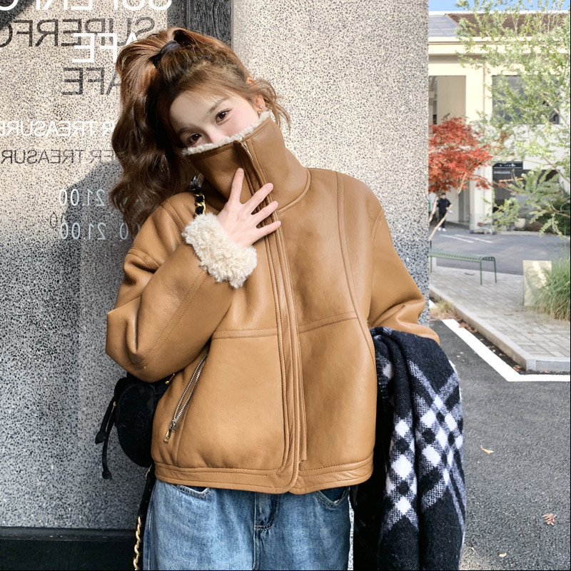 卡其色韩系羊羔毛短款外套女2025秋冬季新款保暖厚实皮毛一体上衣,女装短外套,2C217