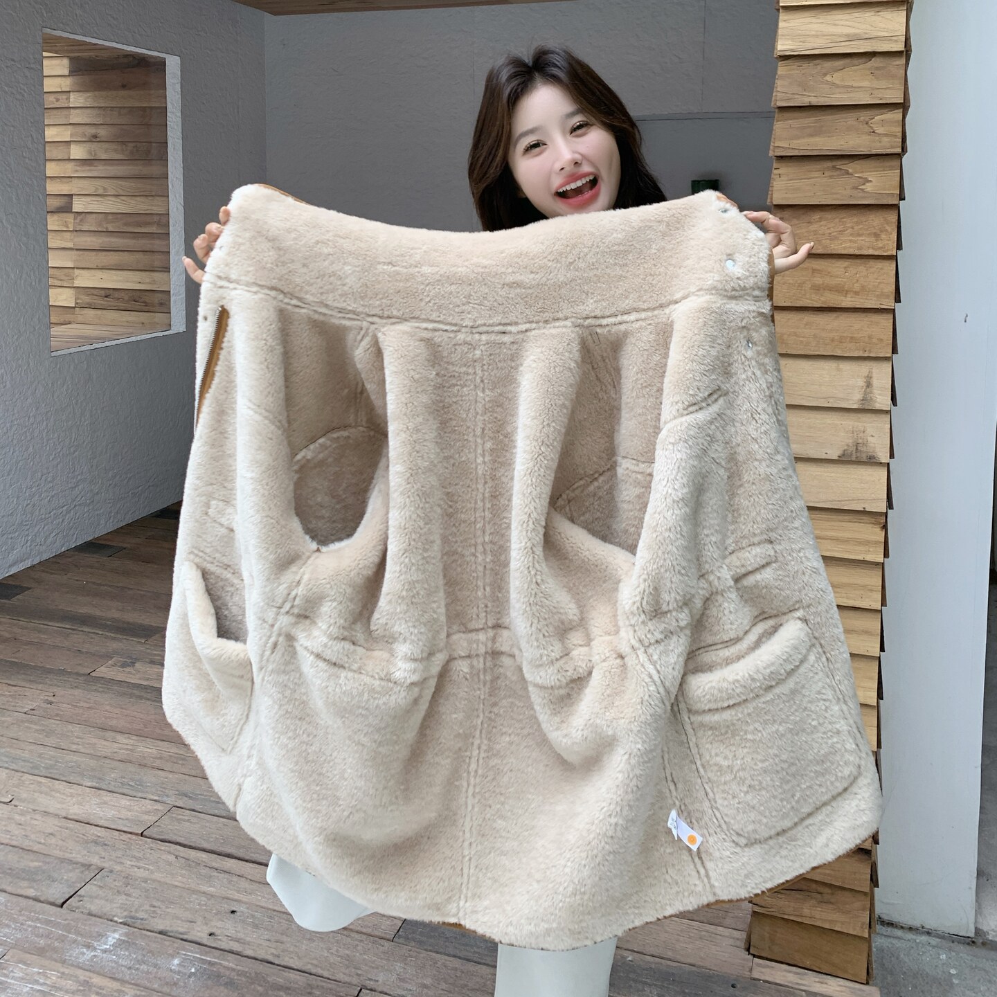 麂皮绒羊羔毛短外套女2025冬季新款设计感小个子加厚皮毛一体保暖,女装短外套,2C177