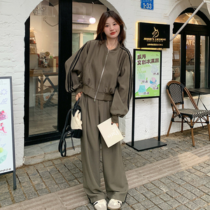 军绿色休闲运动阔腿裤套装女2026春秋新款三条杠时尚棒球服两件套图片