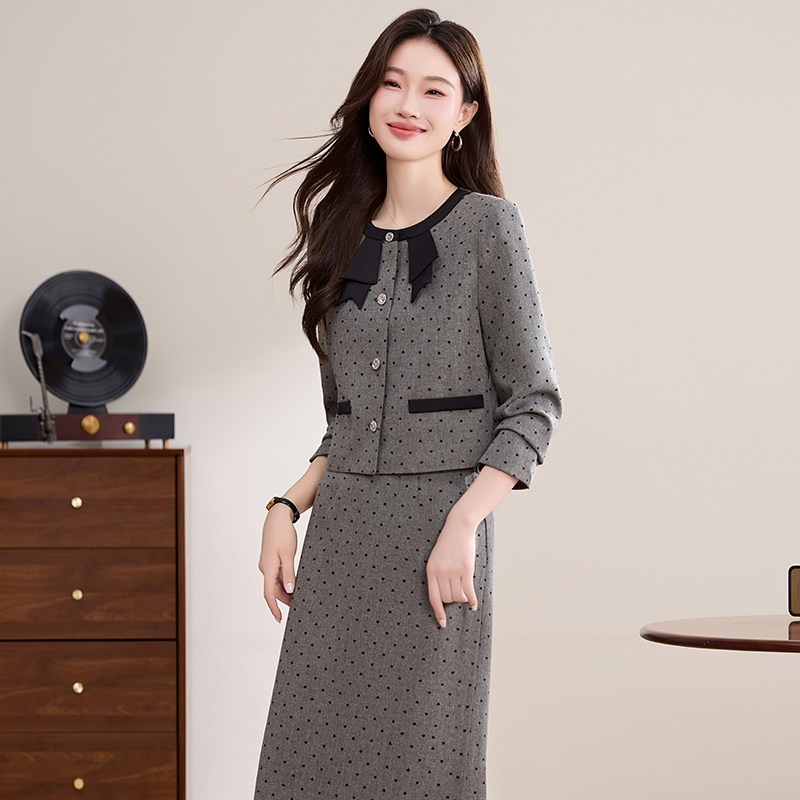 2025年秋季新款！修身气质保暖时尚女裙套装,女装套装/套裙,丽莎妳雅