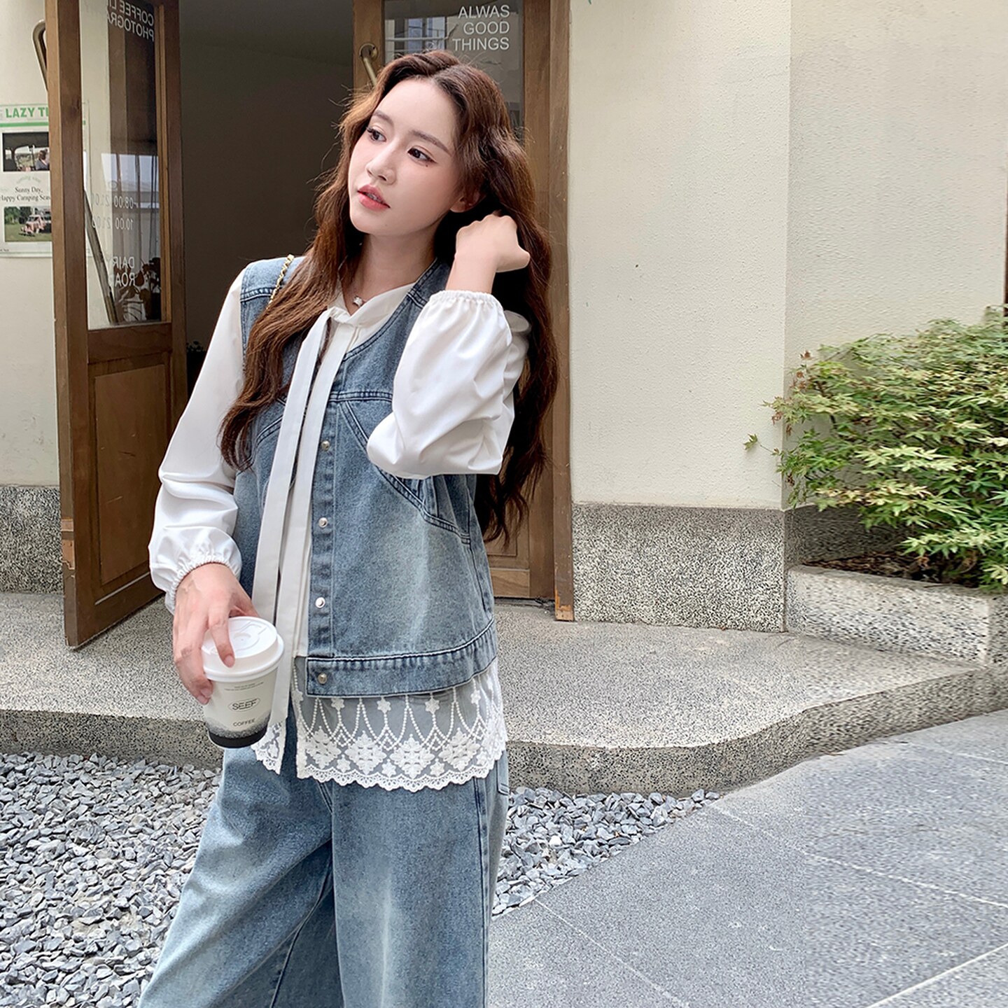 韩版蕾丝拼接牛仔马甲套装女2025春秋季新款显瘦T恤阔腿裤三件套,女装套装/套裙,2C307