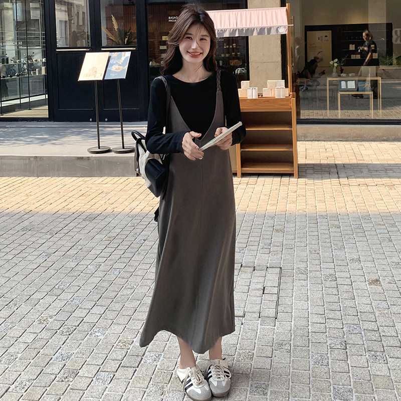 今年流行上衣裙子两件套女2025春新款设计感小个子休闲慵懒吊带裙图片
