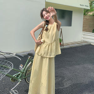法式减龄盐系背心上衣套装女2025夏季新款显瘦高腰半身长裙两件套图片