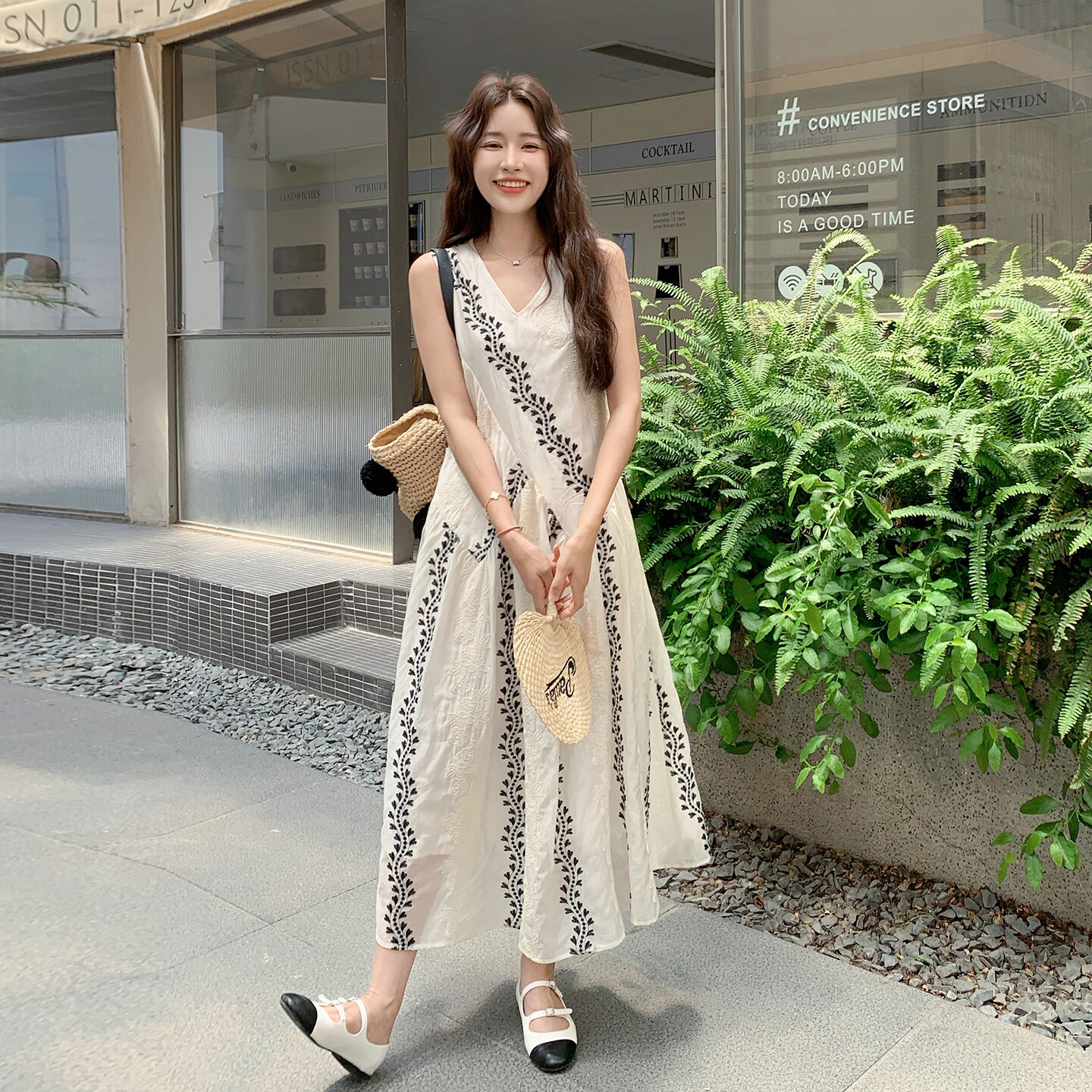松弛高级感刺绣重工蕾丝长裙女2025夏季日系慵懒风印花V领背心裙,女装连衣裙,2C327