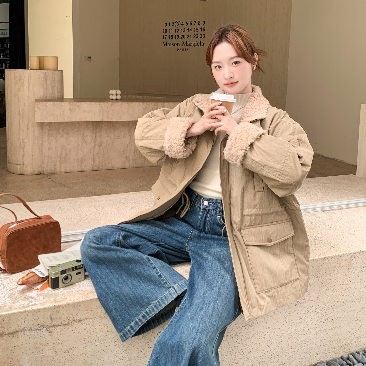卡其色羊羔毛拼接派克羽绒服女冬季大翻领白鸭绒加厚保暖收腰外套,女装羽绒服,2C166