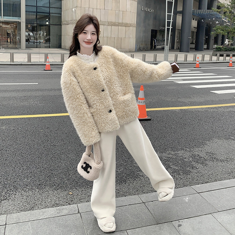现货浅黄色皮毛一体加厚外套5830-P205-K308,女装皮草,2C159