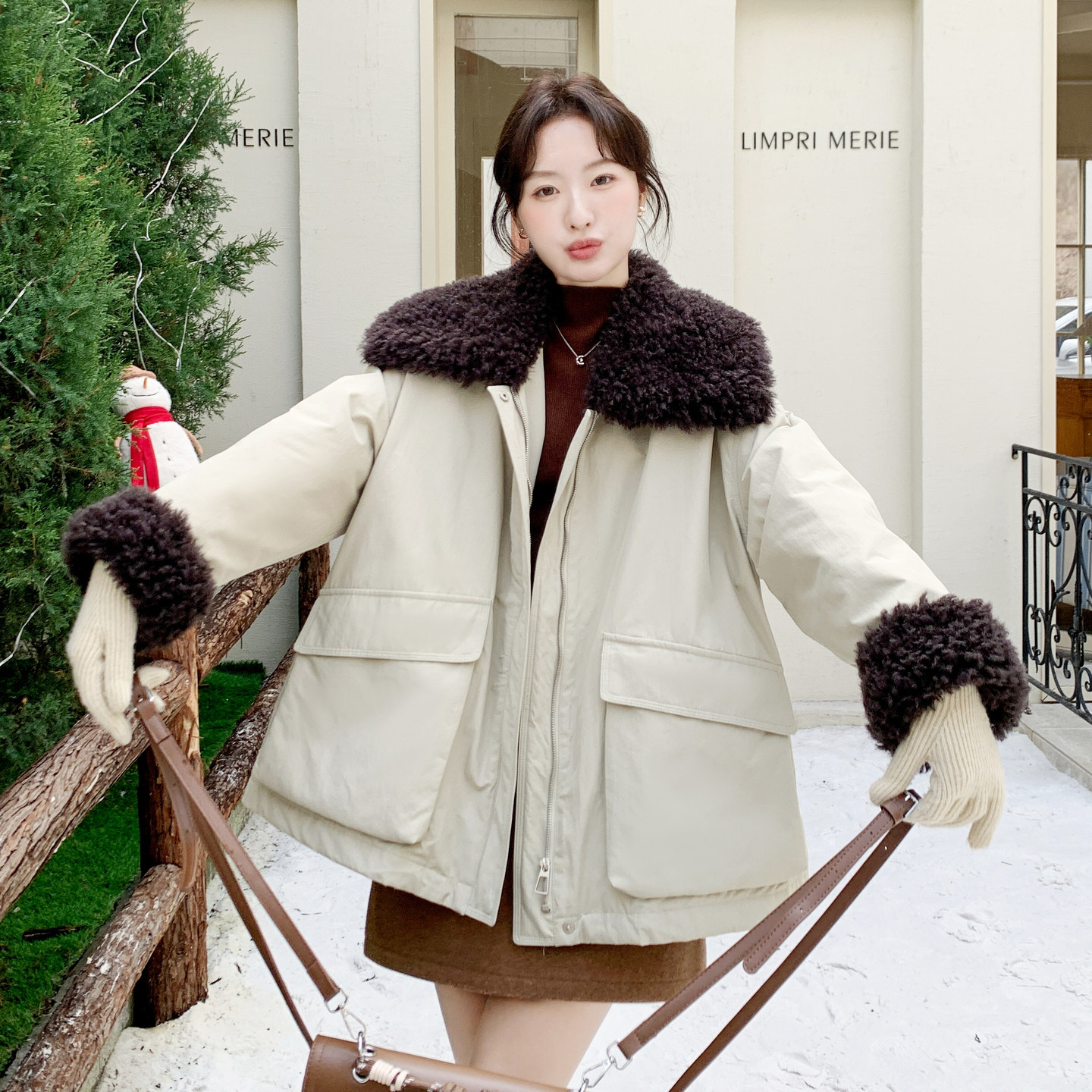 韩版工装风羊羔毛领外套派克服女冬米白色加厚保暖冲锋衣90羽绒服图片