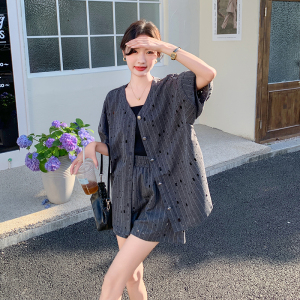 复古休闲减龄蓝色牛仔短袖套装女夏2025学院风显瘦小个子阔腿短裤图片