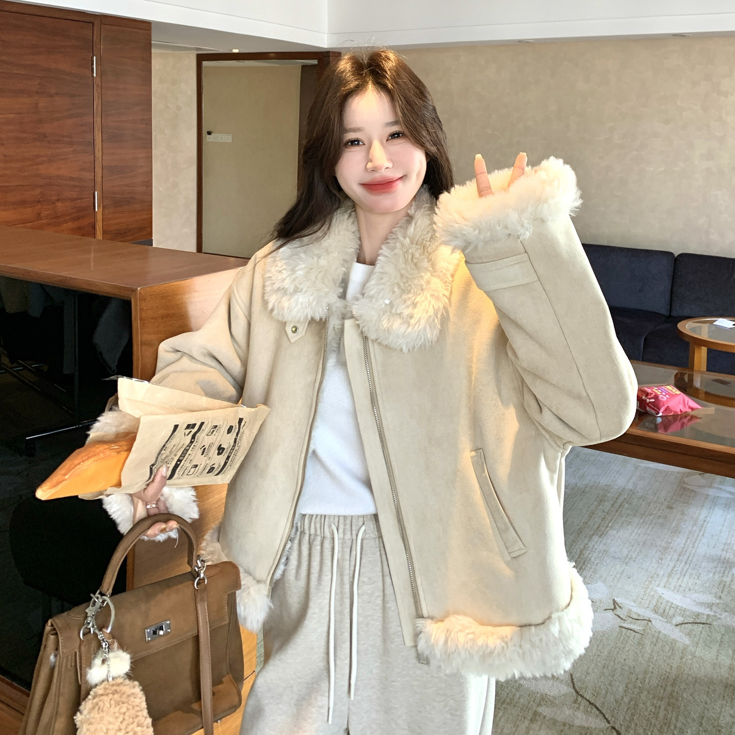 现货新款皮毛一体加厚外套2D035-25112P190K288,女装短外套,2D035