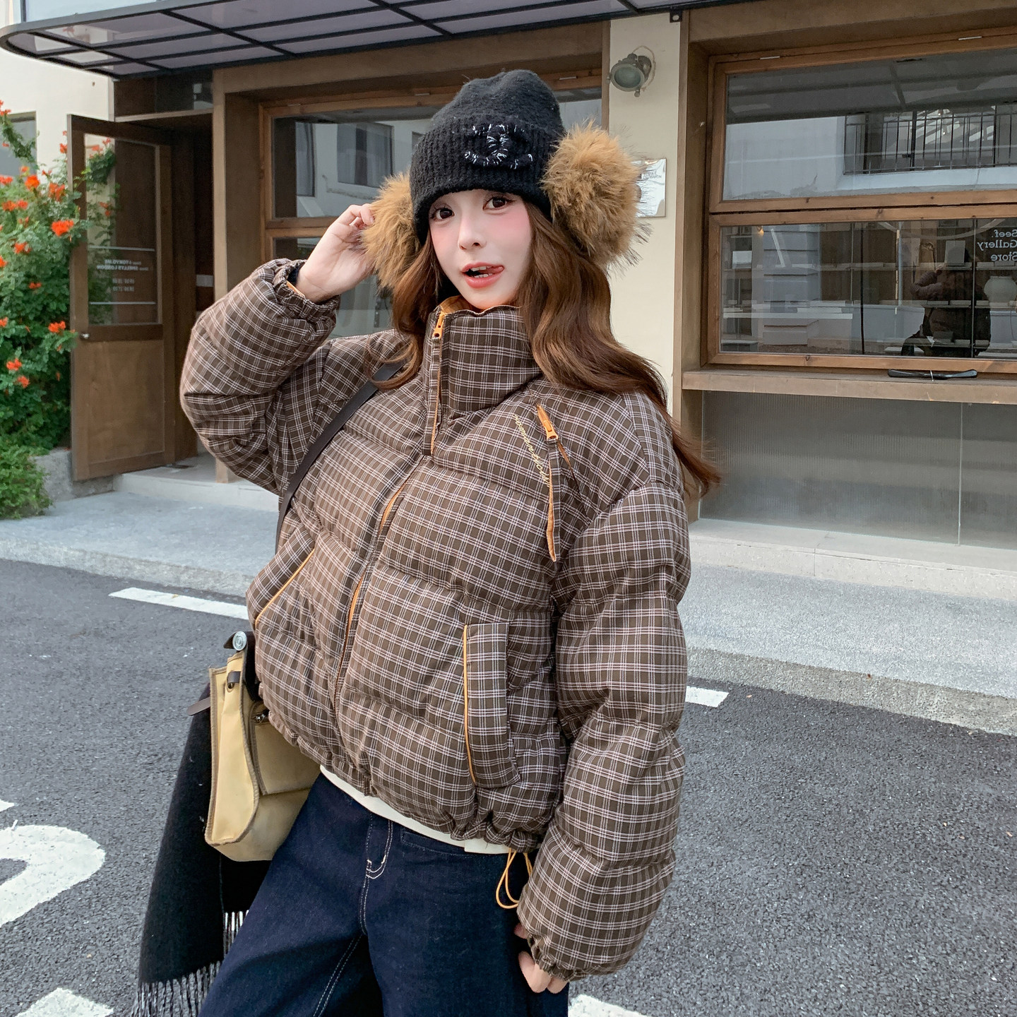 咖色格纹拼接撞色立领羽绒服女冬超火好看高级小众保暖短加厚外套,女装羽绒服,2C012