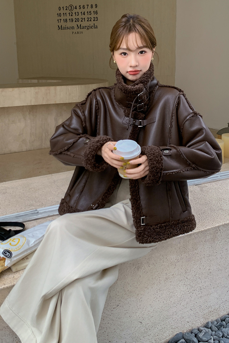 咖色皮衣短外套女2025年冬季新款加厚加绒羊羔毛美式皮毛一体上衣,女装派克服,2D044