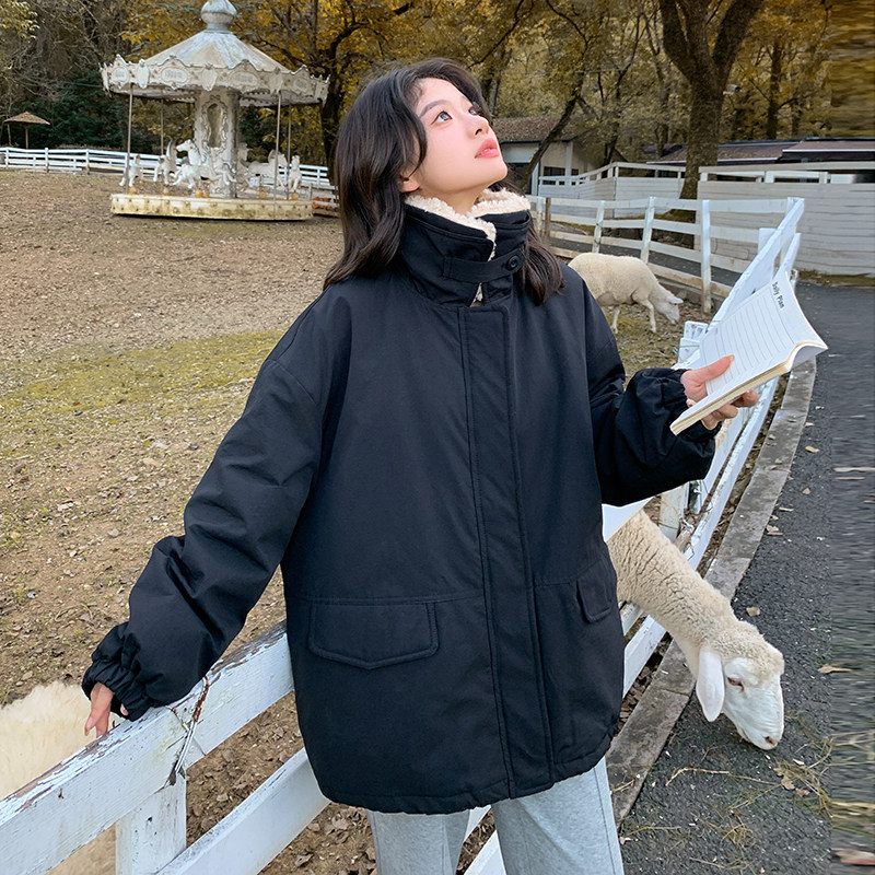 设计感羊羔毛翻领工装派克服冬女2025高级感可拆卸白鸭绒内胆外套,女装羽绒服,2C086