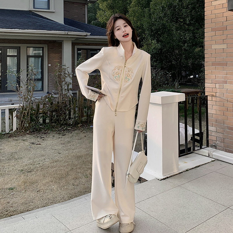 新中式休闲套装女2026新款春秋款时尚高级感绣花卫衣阔腿裤两件套图片