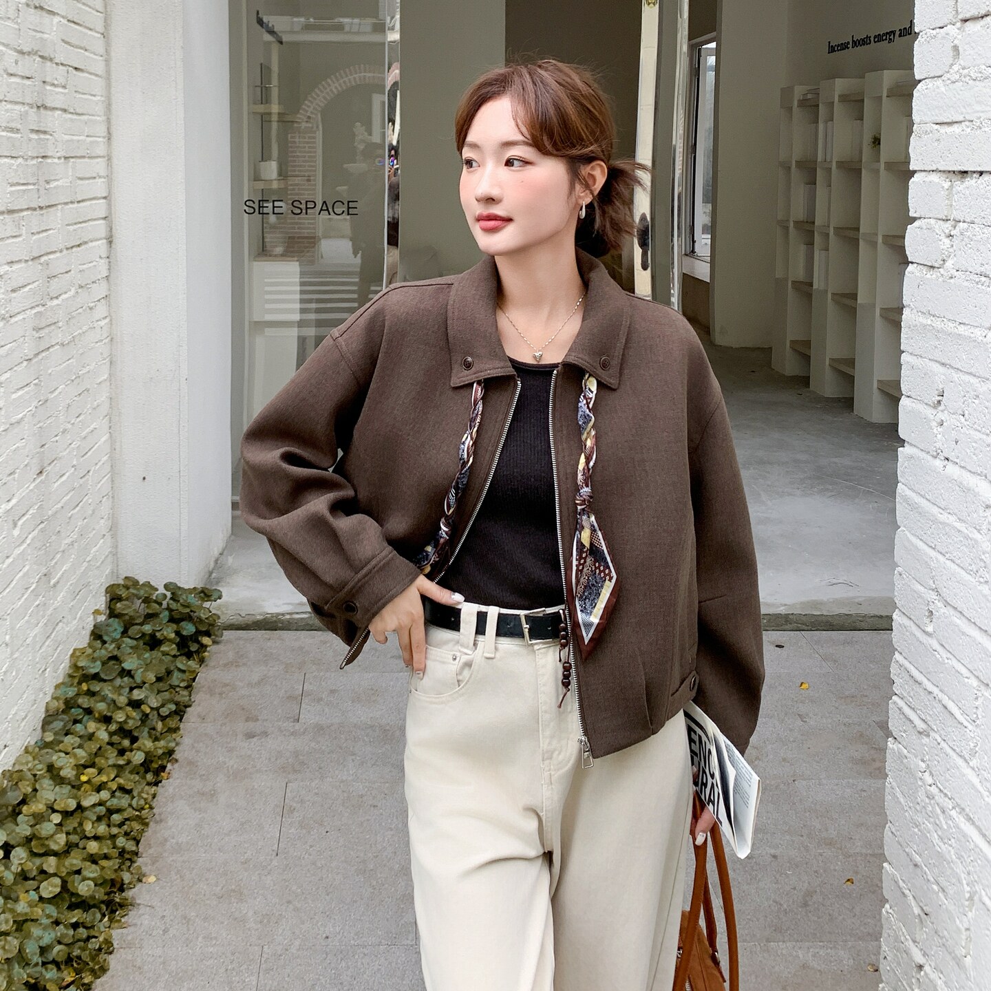 韩系翻领印花丝巾毛呢外套女秋冬2025新款短款设计感洋气爆款大衣,女装短外套,2C135