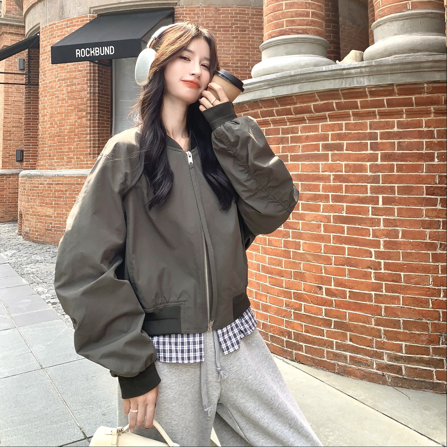 格纹拼接军绿色棒球服短外套女春秋2025新款小个子设计感小众上衣,女装短外套,2C166