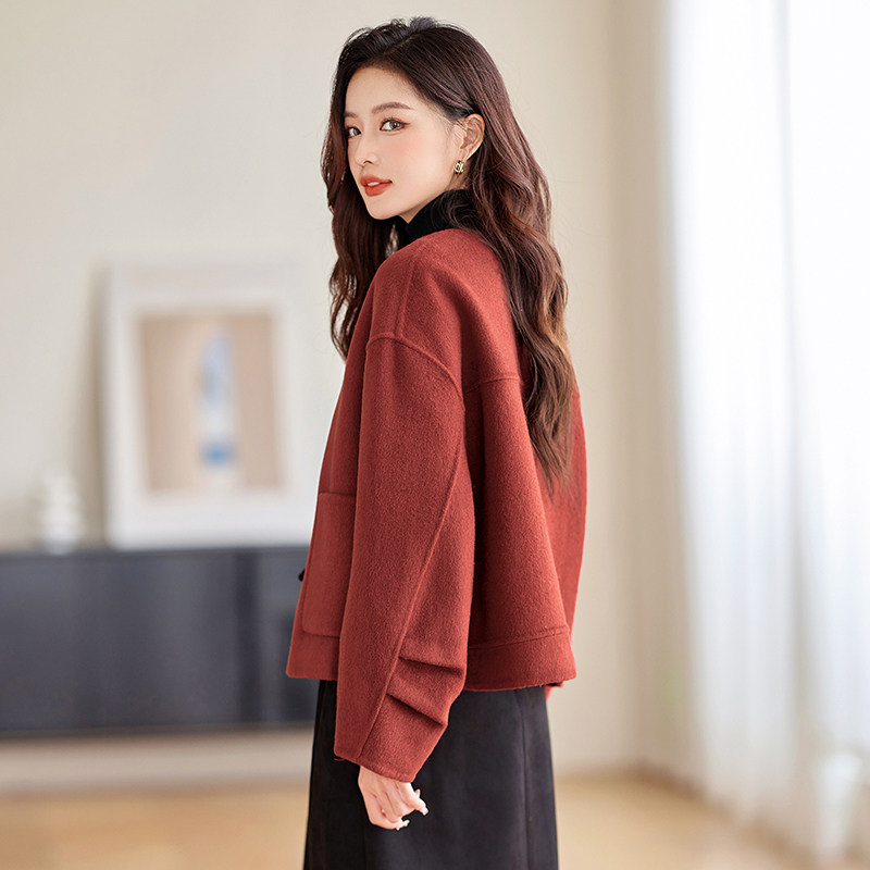 复古红色时尚棒球服短外套女2025春秋新款休闲气质小个子夹克上衣,女装毛呢外套,安在秀