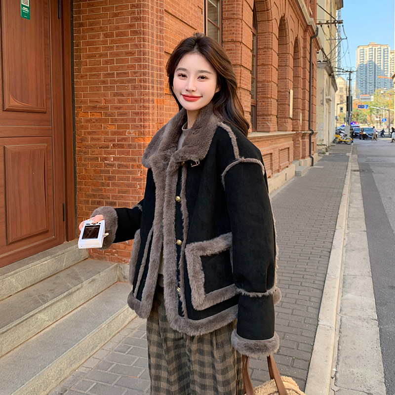 黑色皮毛一体羊羔毛外套女2024冬季新款韩版高级感小个子加厚棉衣,女装短外套,2C029