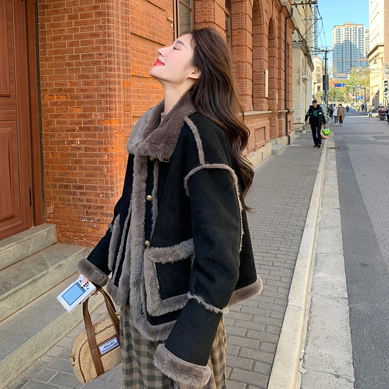 黑色皮毛一体羊羔毛外套女2024冬季新款韩版高级感小个子加厚棉衣,女装短外套,2C029