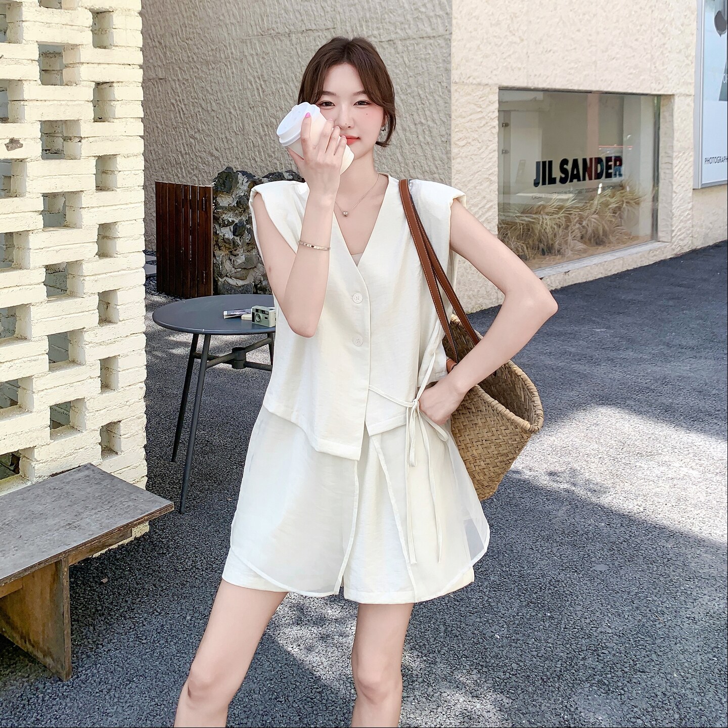 气质V领系带拼接纱无袖上衣阔腿短裤套装女2025年夏季新款两件套,女装连衣裙,2D008