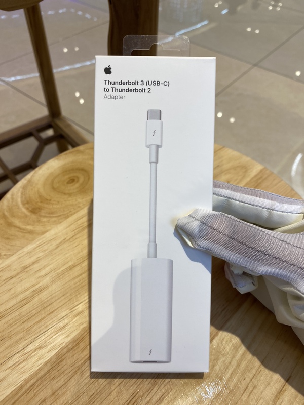 Apple Thunderbolt 3 (Usb-C) to Thunderbolt 2 Adapter Thunderbolt 3 to Thunderbolt 2 Apple Thunderbolt 3 (Usb-C) to Thunderbolt 2 Adapter Thunderbolt 3 to Thunderbolt 2