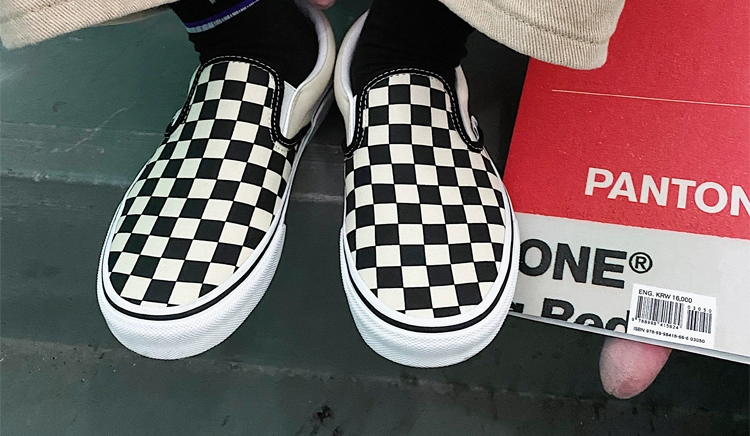 Vans checkerboard trượt trên một bàn đạp giày giày nam Giày nữ đôi giày cổ điển đôi giày VN000EYEBWW - Dép / giày thường