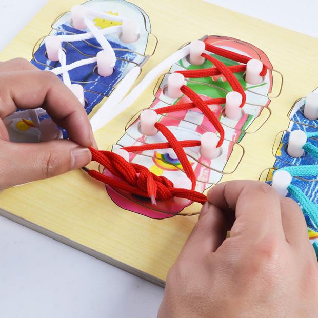 Children wearing shoes with jigsaw puzzle tying shoelaces Early-taught enlightenment Puzzle Drawing Board Nursery Wooden Children Toy Puzzle