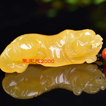 Natural Yunnan yellow dragon jade tiger jade pendant for men and women topaz three-dimensional carved zodiac tiger pendant jade tiger