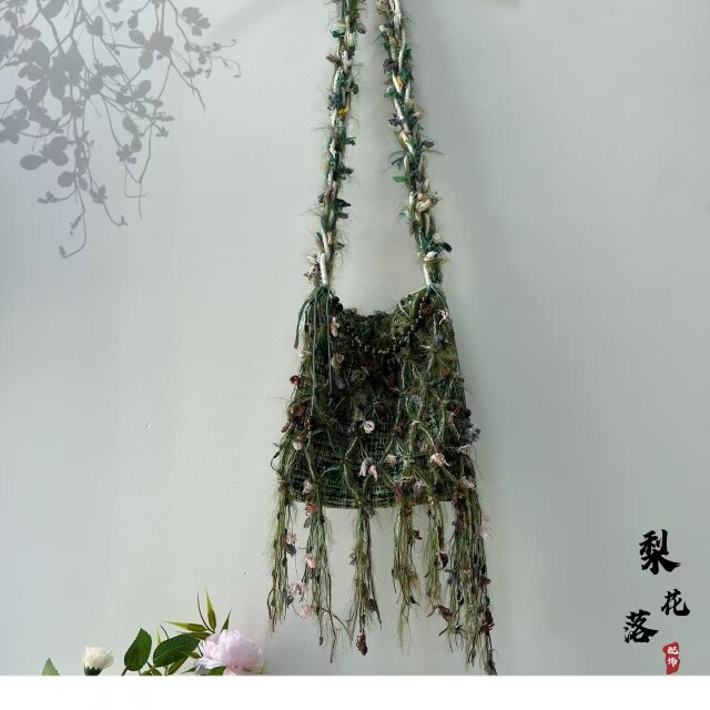 Original Hanfu-style handmade woven bag with a bohemian vibe, featuring a wasteland, beggar-style, tattered wooden bead crossbody bag and a Mori-style versatile small bag.