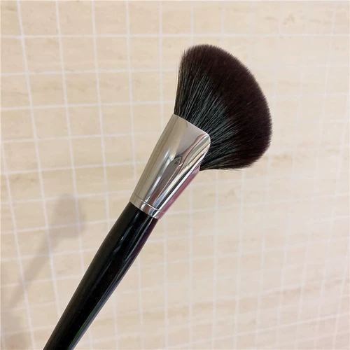 Тени для контуринга, кисть для лица