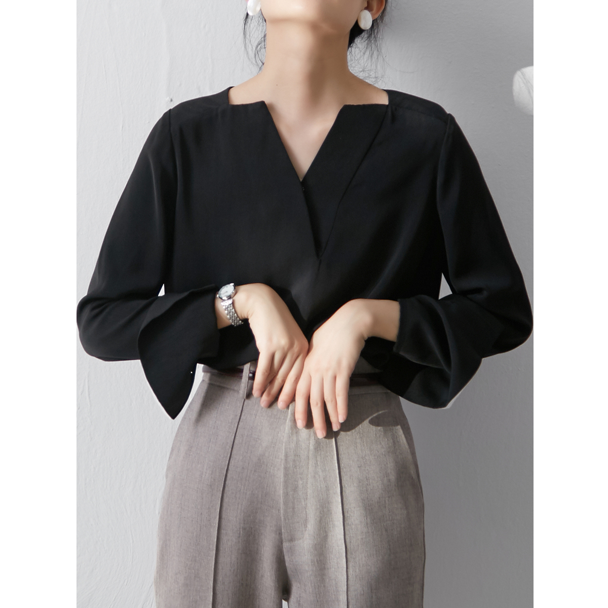 LIMONN Design Sense Satin Black V-collar Sleeve Shirt French Retro Commuter OL Temperance Top