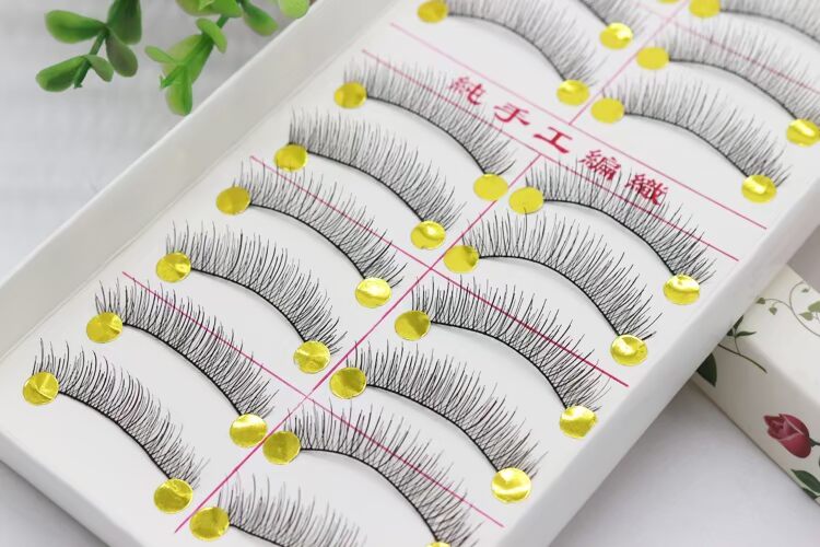Lông mi giả ngắn tự nhiên Trang điểm khỏa thân Bông đen Mềm Skull Sinh viên thực tế Cổ trắng Da đẹp Trang điểm hàng ngày CS keo kích mí the face shop