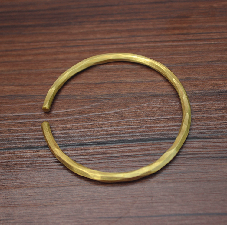 Tùy chỉnh mở không inlay cặp vợ chồng mới Châu Âu và Mỹ Nhật Bản và Hàn Quốc vòng đeo tay thời trang trang sức cổ điển đồng thau nữ vòng tay tốt vòng đá thạch anh