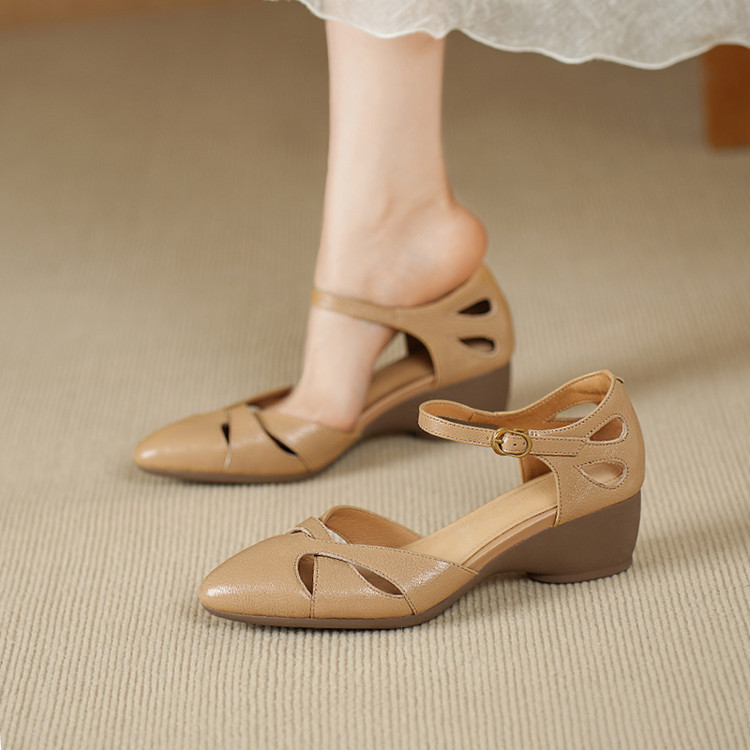 Super Comfortable and Soft Lambskin Toe-Toe Sandals 2026 Summer New Style Thick Heel Roman Retro Hollow Women's Shoes