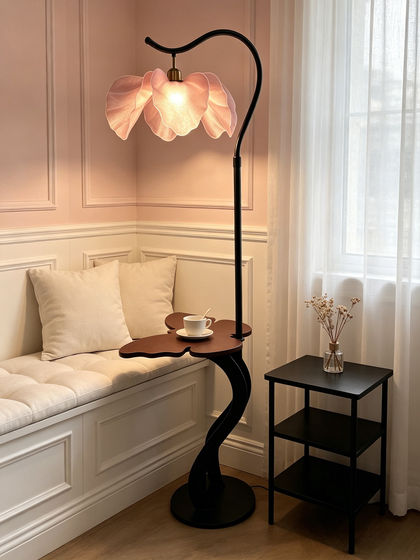 French-Style 2026 Vintage Petal Floor Lamp, New Designer Model for Living Room Sofa, Integrated Bedroom Ambient Light