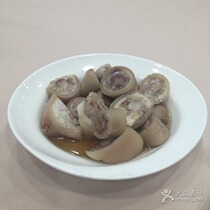 The shopkeeper recommends the old man and the hotel signboard popular bad pig tail half a catty Shanghai time-honored brand delicious