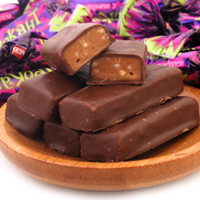Russia imported purple sugar new Year goods KDV happy candy sandwich almond New Year snacks