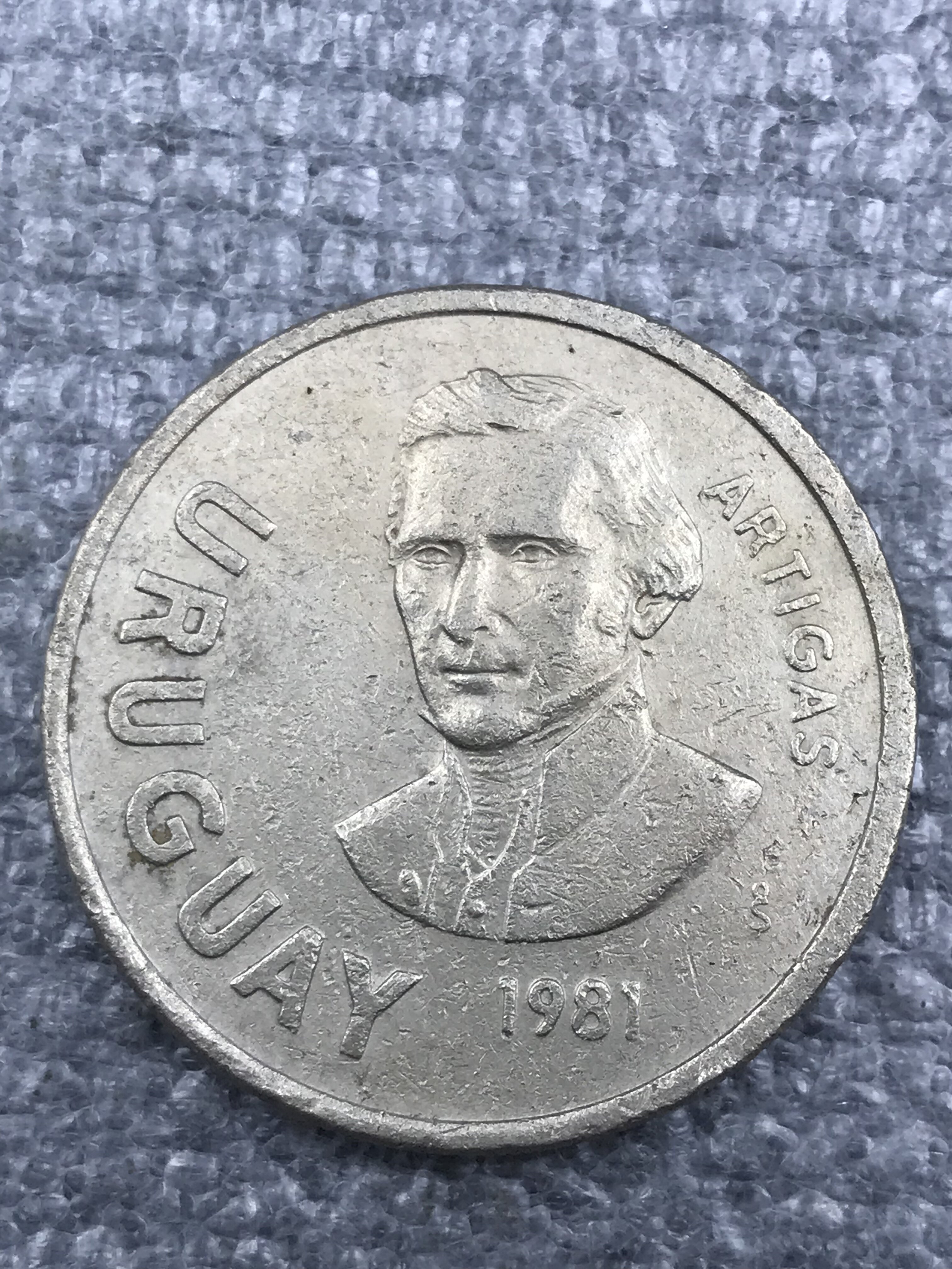 1981 Uruguay Large Eggplant 10 Peso Nickel Coin Good Circulation Coin Collection