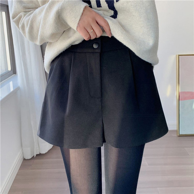 Black corduroy women's woolen shorts 2023 autumn and winter new style loose high-waisted wide-leg boot pants for outer wear