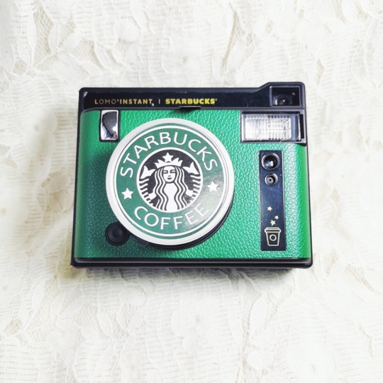 Passend für Starbucks LOMO Co-Branding Polaroid Kamera Objektivdeckel Schutzhülle Niedlicher Cartoon mit Anti-Verlust-Seil 43