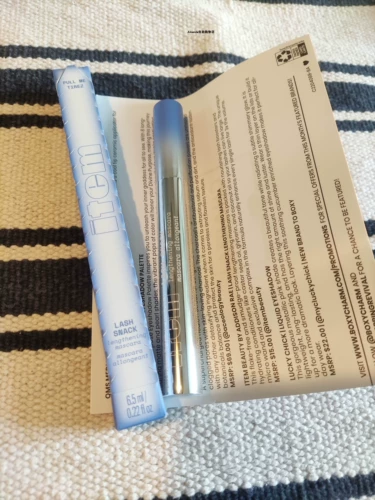 Предмет красота от Addison Rae Lash Snack