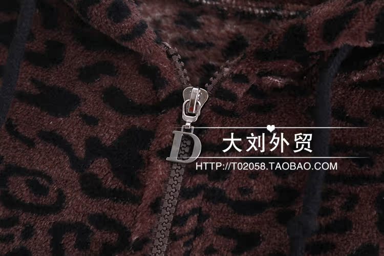 Đồ ngủ nhung san hô ấm áp của phụ nữ da báo dịch vụ nhà flannel cardigan dài tay mùa thu và mùa đông phù hợp với hai mảnh có thể được mặc bộ khủng long