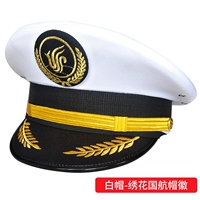 Большая белая кепка орехового цвета - национальная вышитая эмблема кепки.