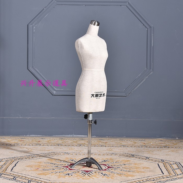 1 2-person model props 1:2 clothing three-dimensional cutting people's table Daming Art board room teaching small black clip model