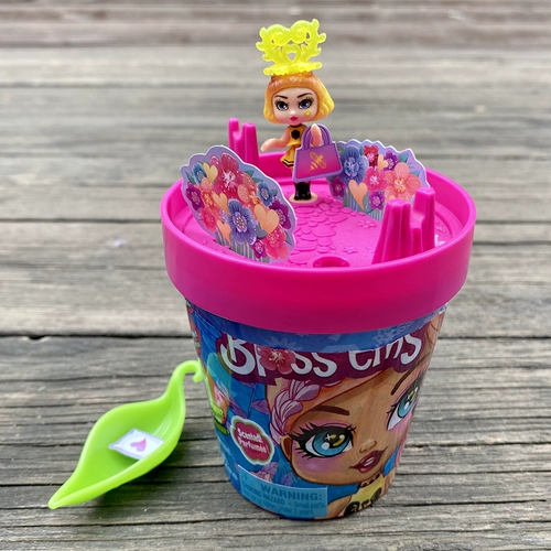 Tongfu Mengmeng Home Simulation Toys Toys Wapering Flower Doll Surpring Box Blind Box Girl Пластинка