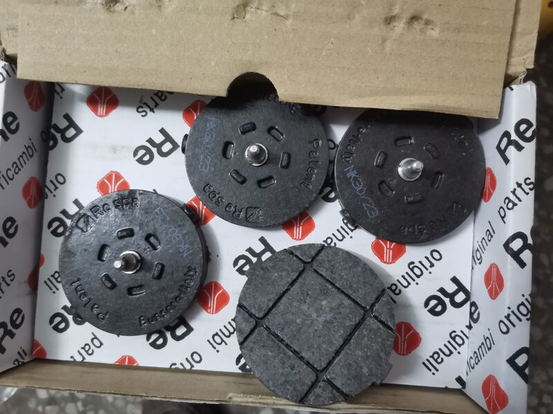 Italian Re Brake Pads Friction Discs Brake Pads Round Disc with Nails Original Paper Frame Pneumatic Brake Brake Device