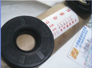 TC 25 * 62 * 10 25x62x10 Self-tight inner skeleton oil seal inner diameter 25 outer diameter 62 62 10 mm