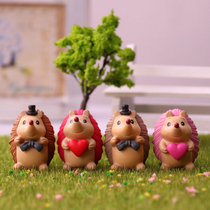Little hedgehog couple ornaments love bow tie cute hedgehog girl heart Doll Doll table cake decorations